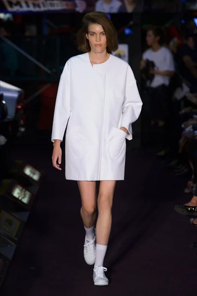 Look 12